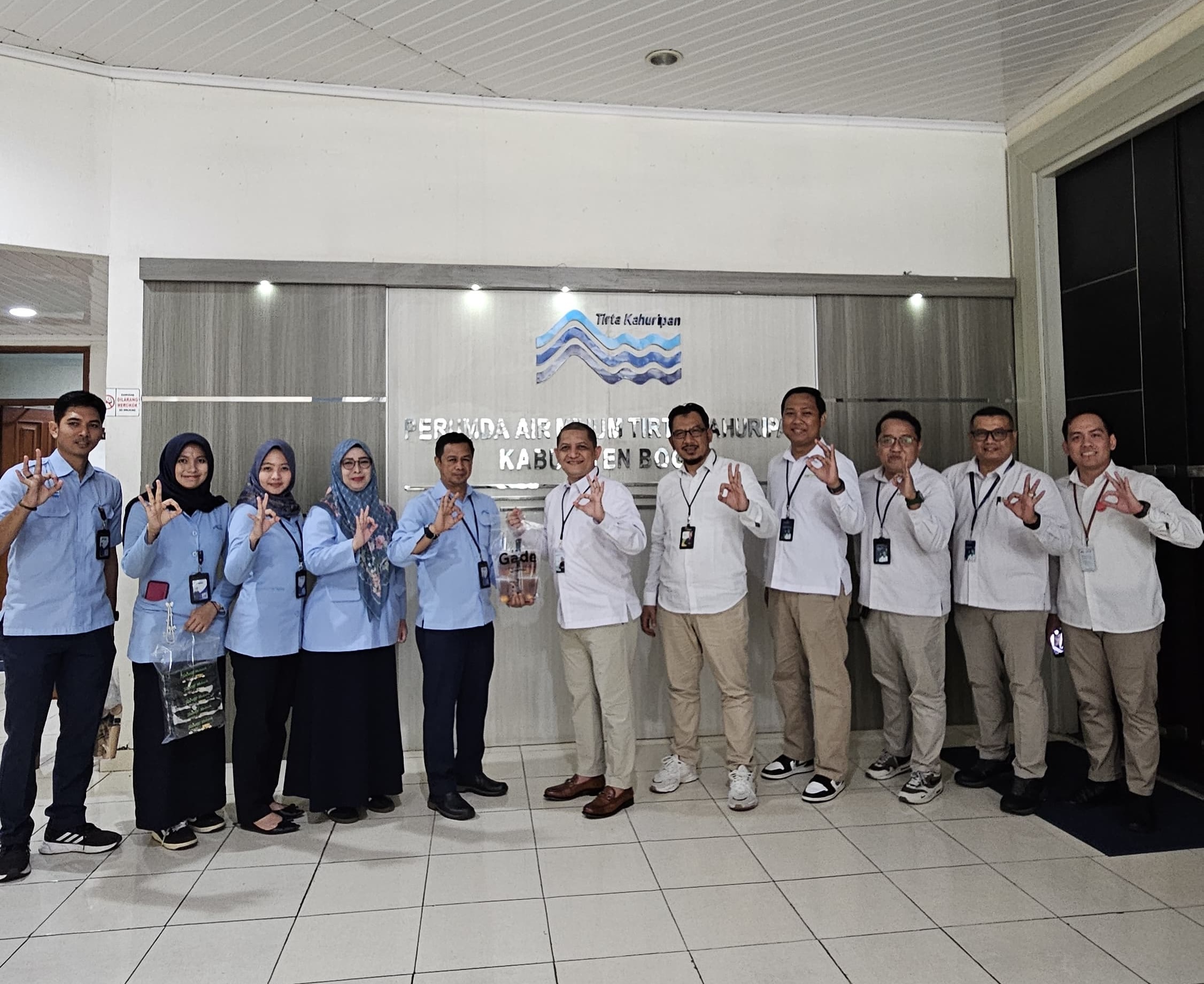 Pesonna Optima Jasa dan Perumda Tirta Kahuripan Kabupaten Bogor Teken Adendum Rental Kendaraan dan Outsourcing Call Center